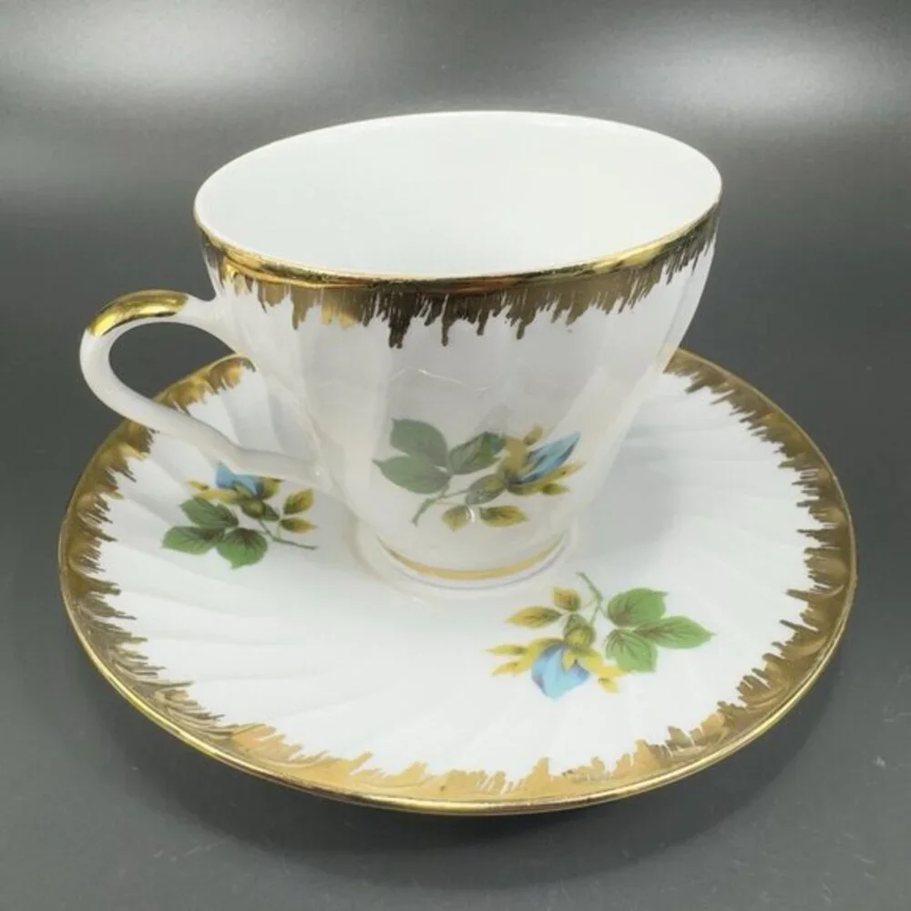 Mitterteich Bavaria Germany Fine Porcelain‎ Teacup Saucer Set Heavy Gold Pattern